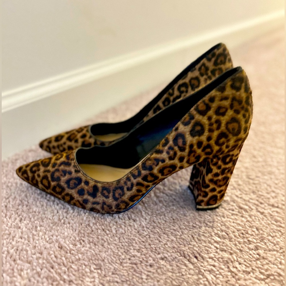 Leopard pony hair pumps